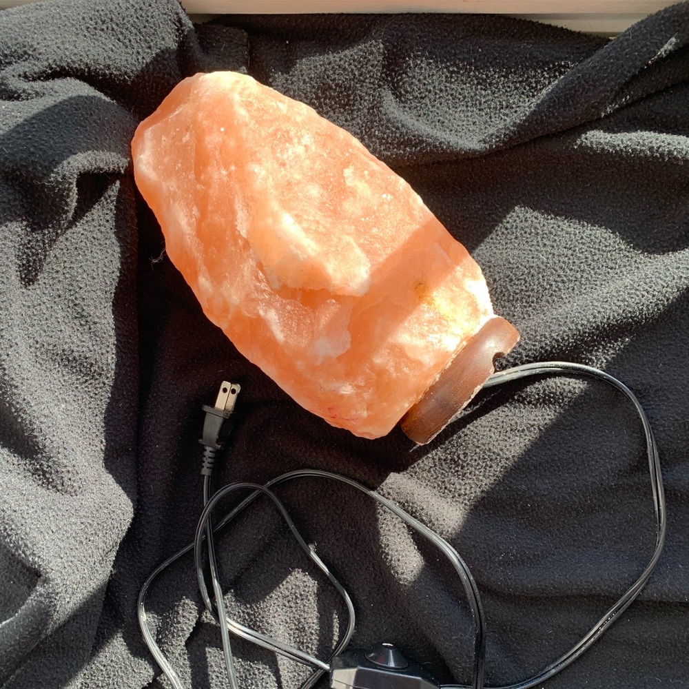 Pink Himalayan salt lamp